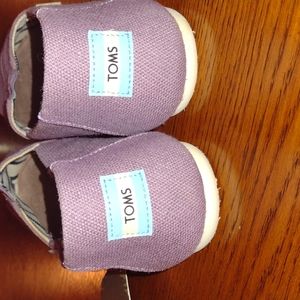 Brand New NEVER worn Lavender Size 9 Women's Tom's